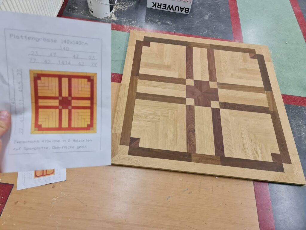 Individuell gefertigtes Parkettmuster mit Intarsien – präzise Handarbeit von RTR Bodenleger nahe Wien