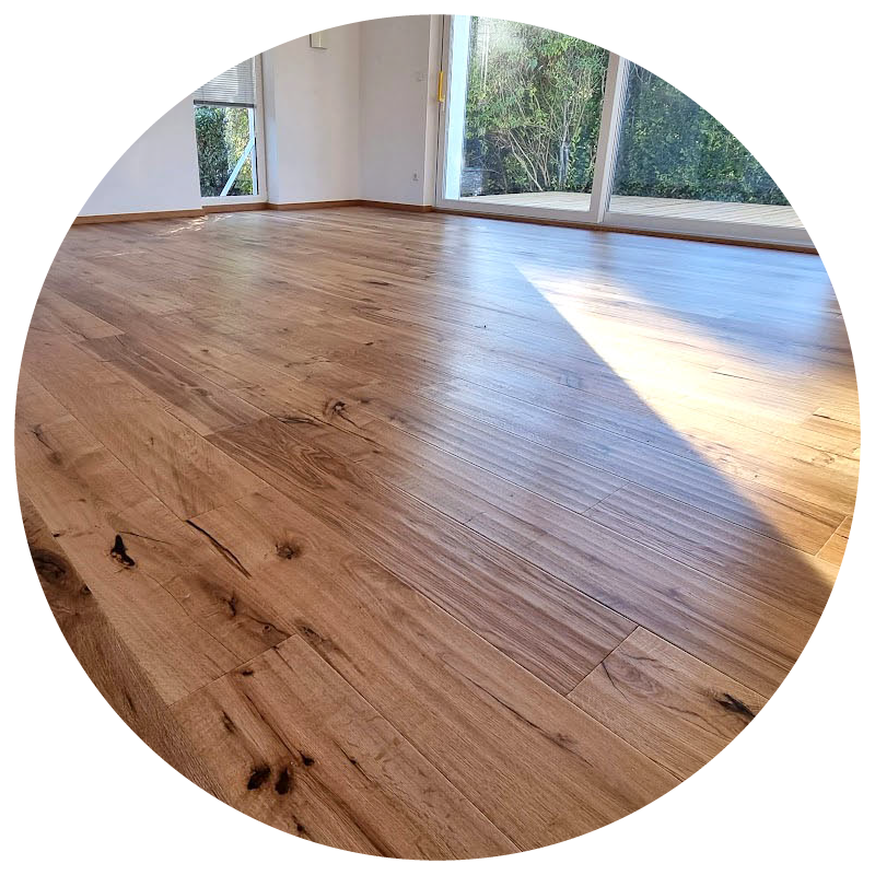 Verlegter Parkettboden aus Eiche – hochwertige Parkettarbeit von RTR Bodenleger